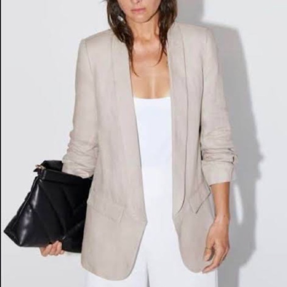 Zara Linen Blazer as seen on Janhvi Kapoor - Picture 6 of 7